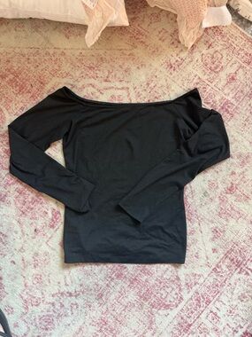 Chic Black Off-Shoulder Long Sleeve Women’s Top